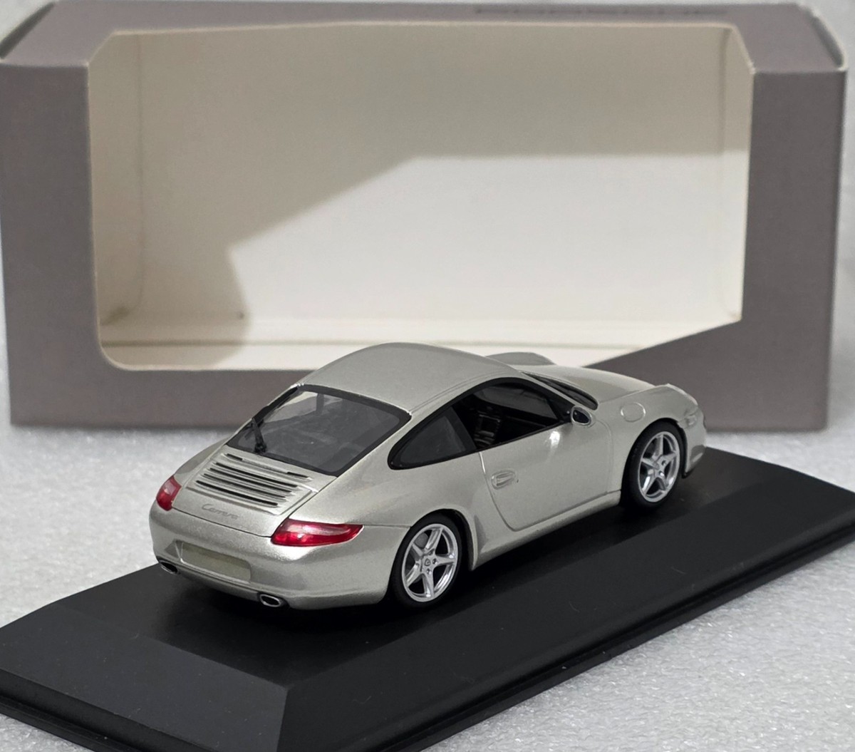 Porsche 911 (997) Carrera 2004 Silver 1:43 Minichamps WAP 020 114
