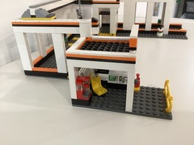 LEGO City GARAGE SET 7642 with Instructions