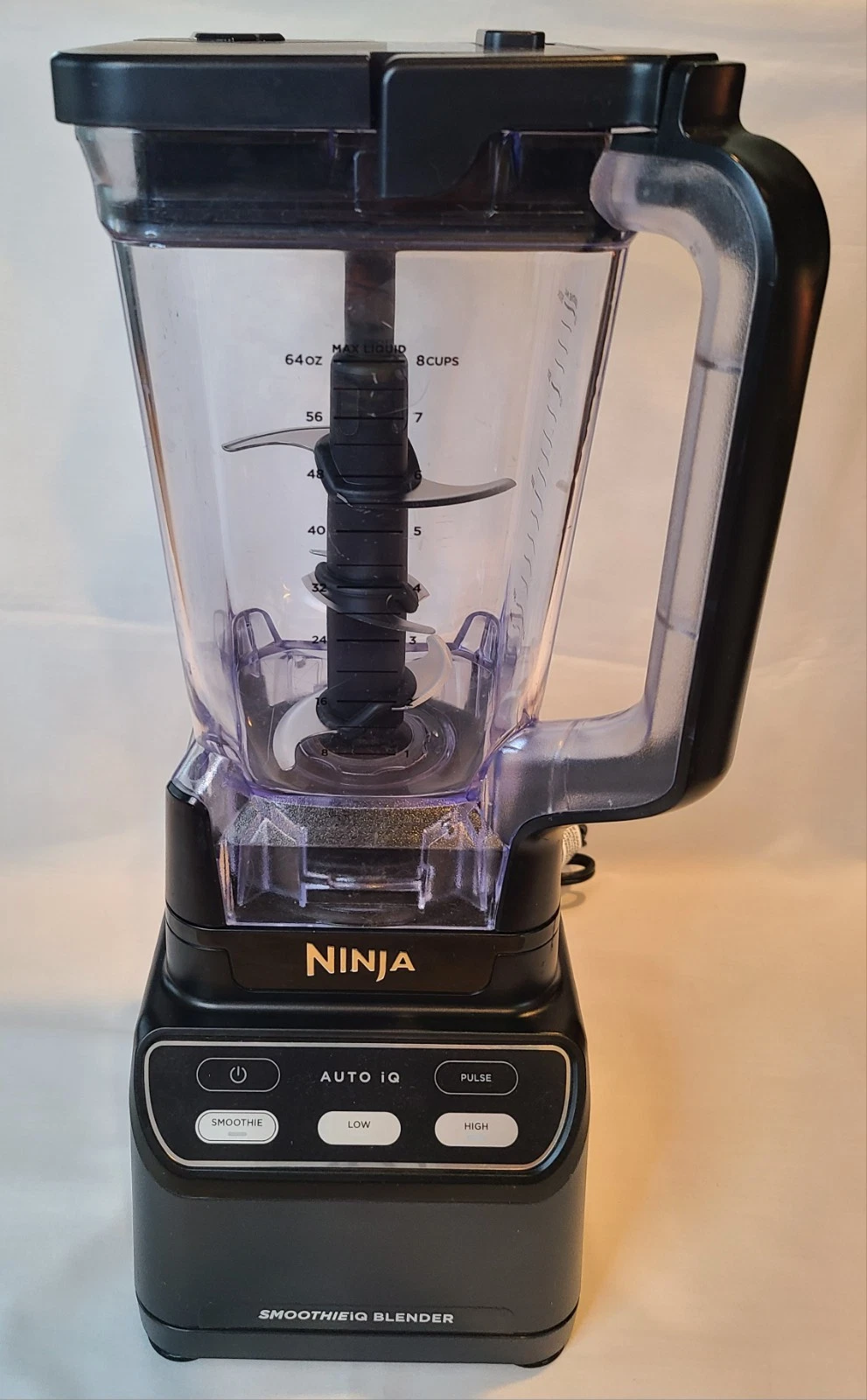Ninja Professional Blender with Smoothie Auto-IQ, 1400 Peak Watts 72-oz CO750B
Opens in a new window