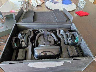 Valve Index VR Headset Full Kit   2 Controllers 2 Base Stations Cables Tested