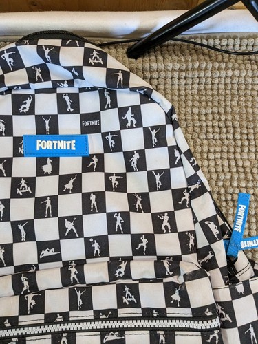 LARGE FORTNITE BACKPACK / LAPTOP / CARRY-ON 20" X 16" GOOD CONDITION - Photo 2/5