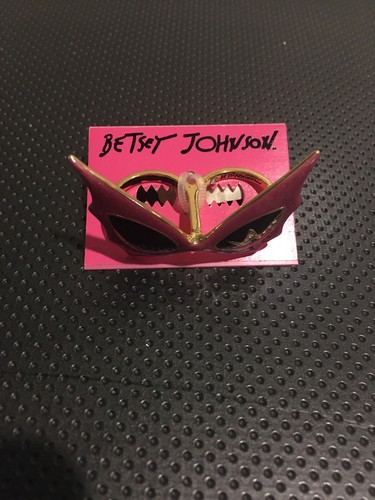 BETSEY JOHNSON 2 FINGER RING New - Picture 2 of 4