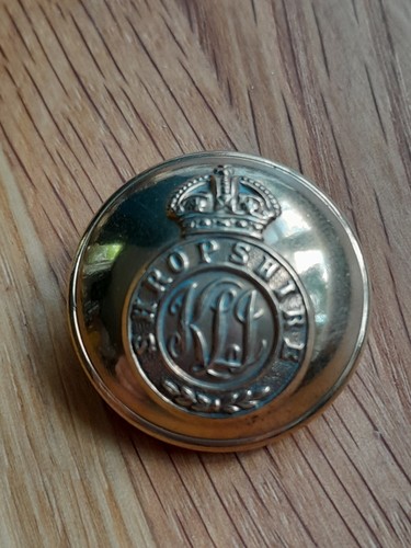 Army button The Kings Shropshire Light Infantry 25 mm VGC Buttons Limited