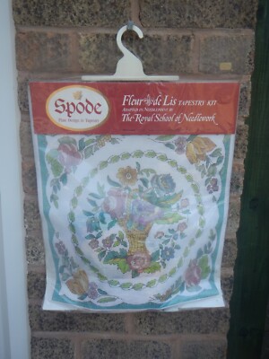 VINTAGE SPODE THE ROYAL SCHOOL OF NEEDLEWORK AVONDALE FLEUR DE LIS GOBELIN-SET