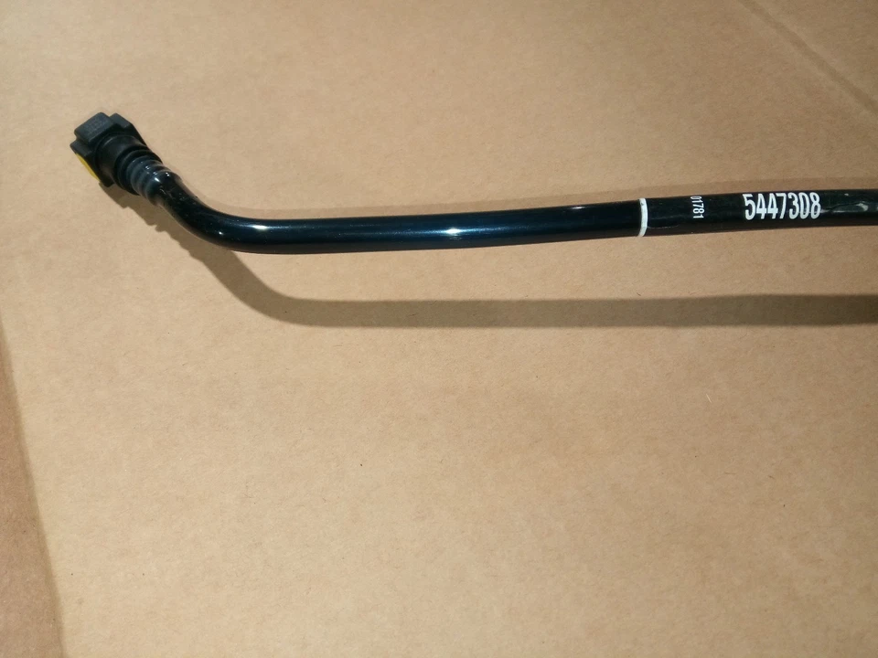 LÍNEA DE DRENAJE DE ACEITE FLEXIBLE PETERBILT/CUMMINS 5447308 Foto 3 de 3