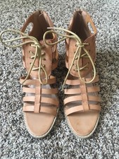 Women  s leather sandals - NEW Size 7 