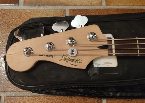 Bajo Fender para zurdos - Imagen 8 de 18