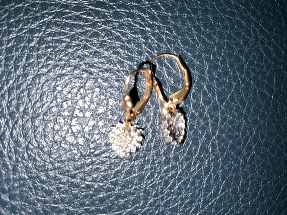 10K Yellow Gold Gorgeous  Diamond Heart shaped Cluster Dangle Earrings Leverback - Image 2 of 4