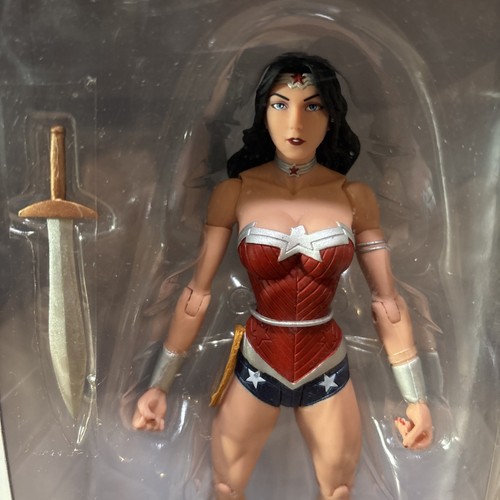 DC Collectibles DC Comics Essentials Wonder Woman Action Figure Super Hero S76 - Picture 2 of 6