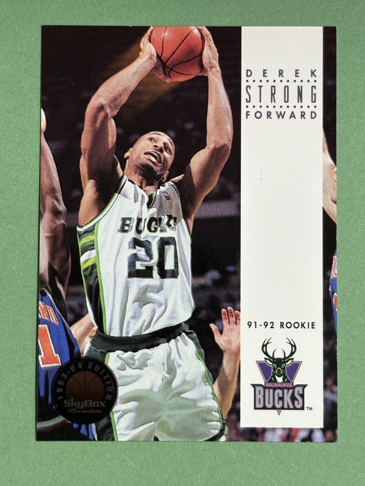 Derek Strong Rookie 1993-94 SkyBox Premium Milwaukee Bucks #247   R16