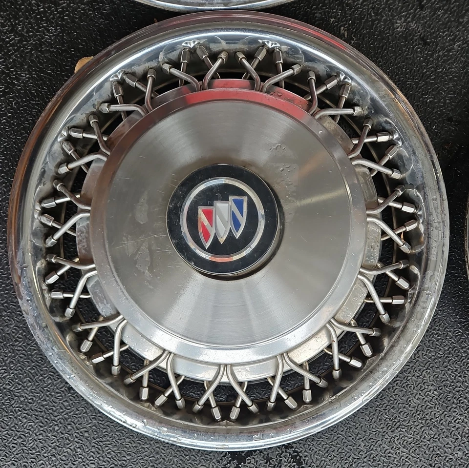 (4) Roadmaster, LeSabre, Park Avenue, Regal : 1993, 1994, 1995-1999, 15" hubcaps - Image 3 of 4