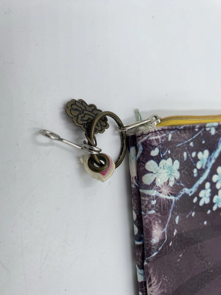 Bolso sin asas de maquillaje de arte de papaya Love Who You Are Bolso sin asas Diseño de postura de yoga Foto 2 de 4