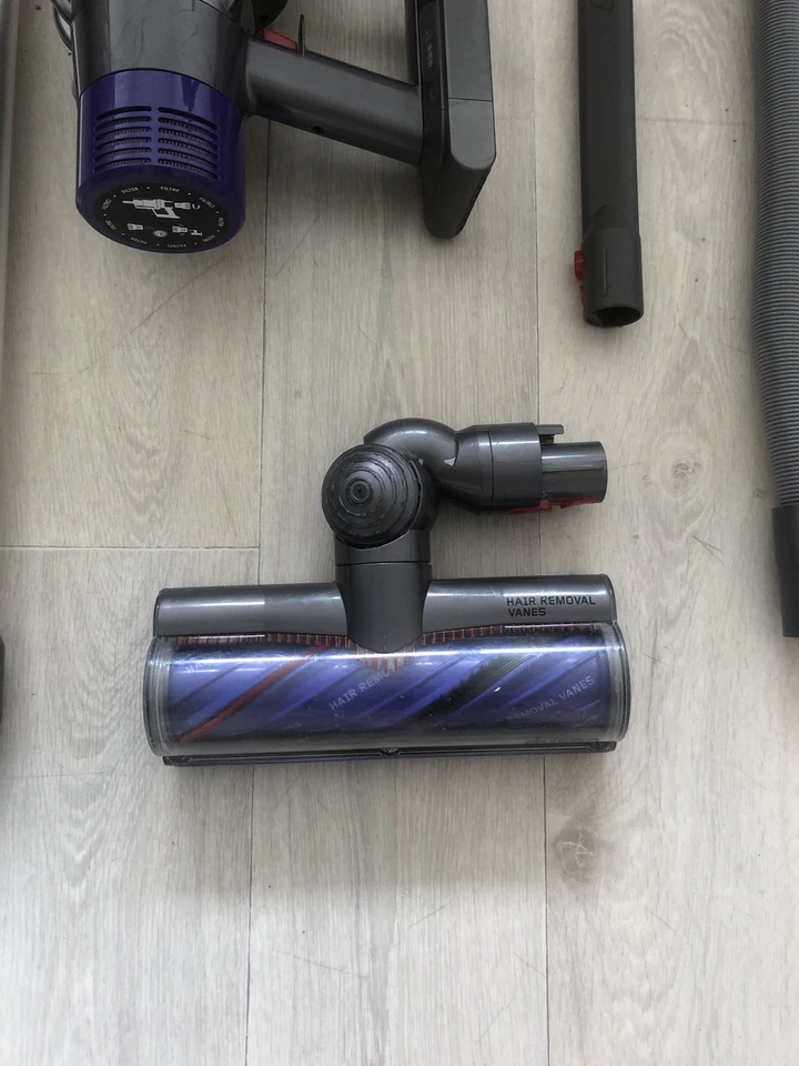 Dyson V10 Absolute ORIGINAL Vacuum Cleaner - Image 3 of 4