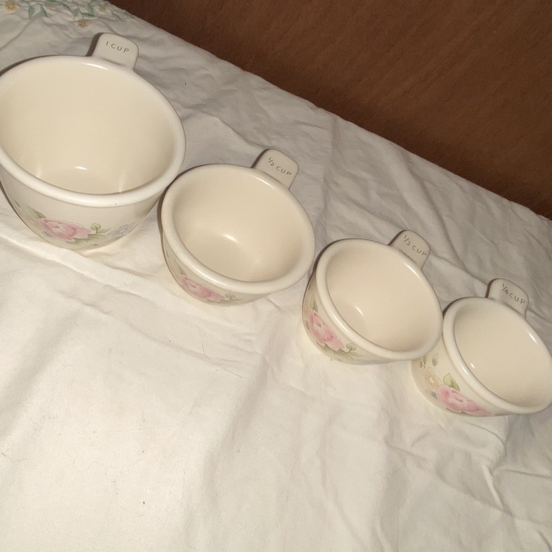 Pfaltzgraff Ceramic Floral Measuring Cups Set 4pc White Tea Rose