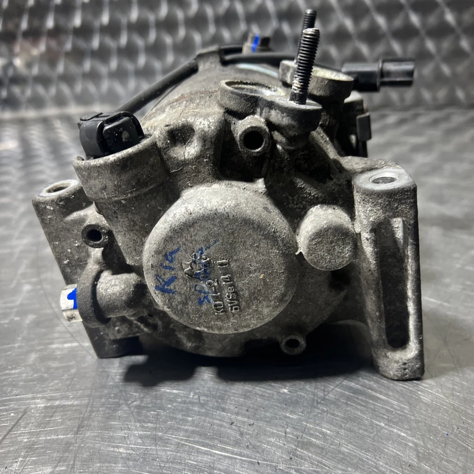 KIA SPORTAGE 2012 bomba compresora de aire acondicionado 1,7 diésel D4FD F500DX9FA04 Foto 2 de 4