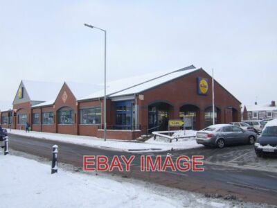 PHOTO  LIDL STORE IN BLACKHALVE LANE POPULAR ON THE SNOWY SUNDAY MORNING BEFORE