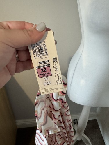 Ladies M&S Light Chiffon Knotch Neck Sleeveless V Neck Blouse Size22 BNWT - Picture 12 of 12