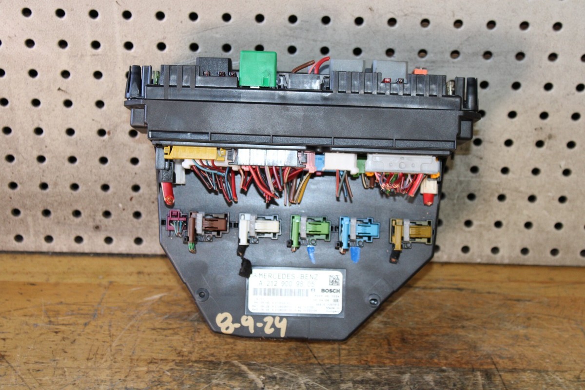 ☆Mercedes Benz☆ メルセデス ベンツ Cクラス 204 フューズボックス MERCEDES BENZ OEM W204 2009 C300 FRONT SAM FUSE BOX BLOCK