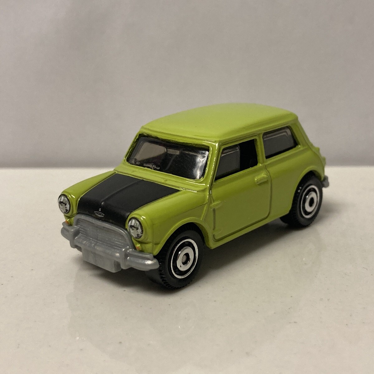 1964 64 Austin Mini Cooper 1275S Mr. Bean Collectible 1/64 Scale