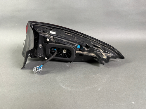 # Maserati Levante Trofeo 2022- US-Spec Left Driver Rear Quarter Tail Light - Picture 3 of 3