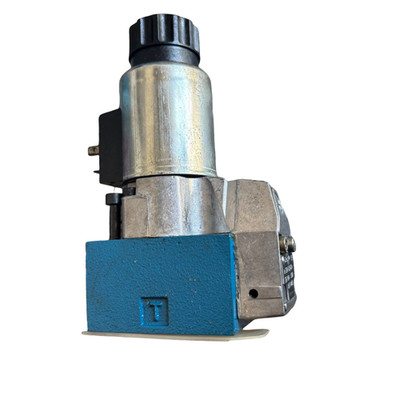 Mannesmann Rexroth M-3 SEW 6 U35/420 M G96 N9K4 / R900570744 Hydraulic Valve