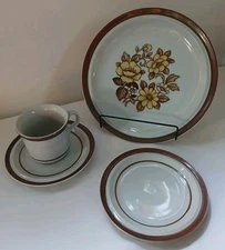 Vintage Sierra Stoneware Blossoms 4-Pc Dinner Set Oven To Table Stoneware