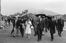 Queen Elizabeth II visits the ruins of Pompeii Italy 19th October - Old Photo 5