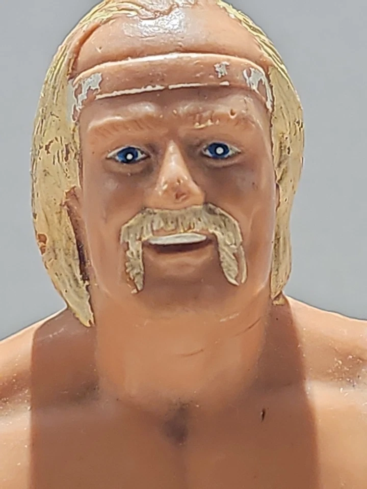 Figura de acción vintage 1984 WWF LJN Hulk Hogan WWE Titan Sports Foto 2 de 4