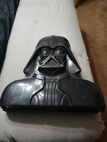 VINTAGE DARTH VADER CARRYING CASE WITH FIGURINES AND ACCESSORIES, 70'S, 80'S