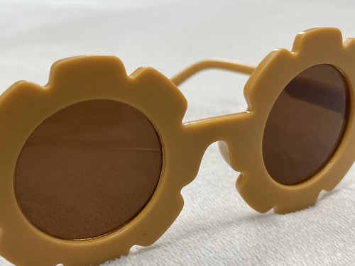 Retro Flower Round Sunglasses Women Yellow Sunflower Frame Dark Lens w/ Pouch - Picture 12 of 12