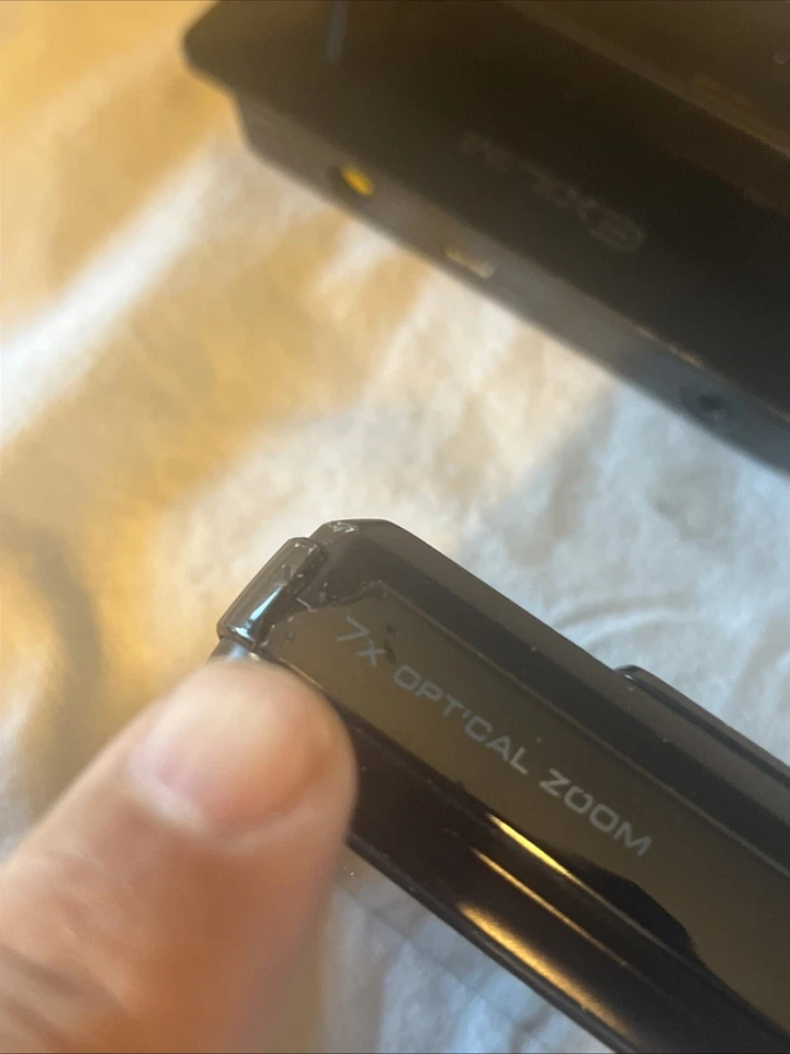 CASIO EXILIM EX-V8 Digital Camera W/ CHARGING BASE - Image 4 of 4