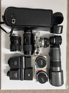 Olympus OM 1 Silver SLR Film Camera with Lenses and accessories. Parts only.