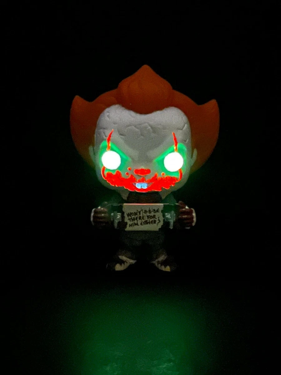 FUNKO POP Hot Topic Exclusive Custom Glow Pennywise w Skateboard