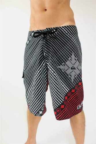 Bermuda Quiksilver Hombre - Vicunasport - Tu tienda de deportes en internet.