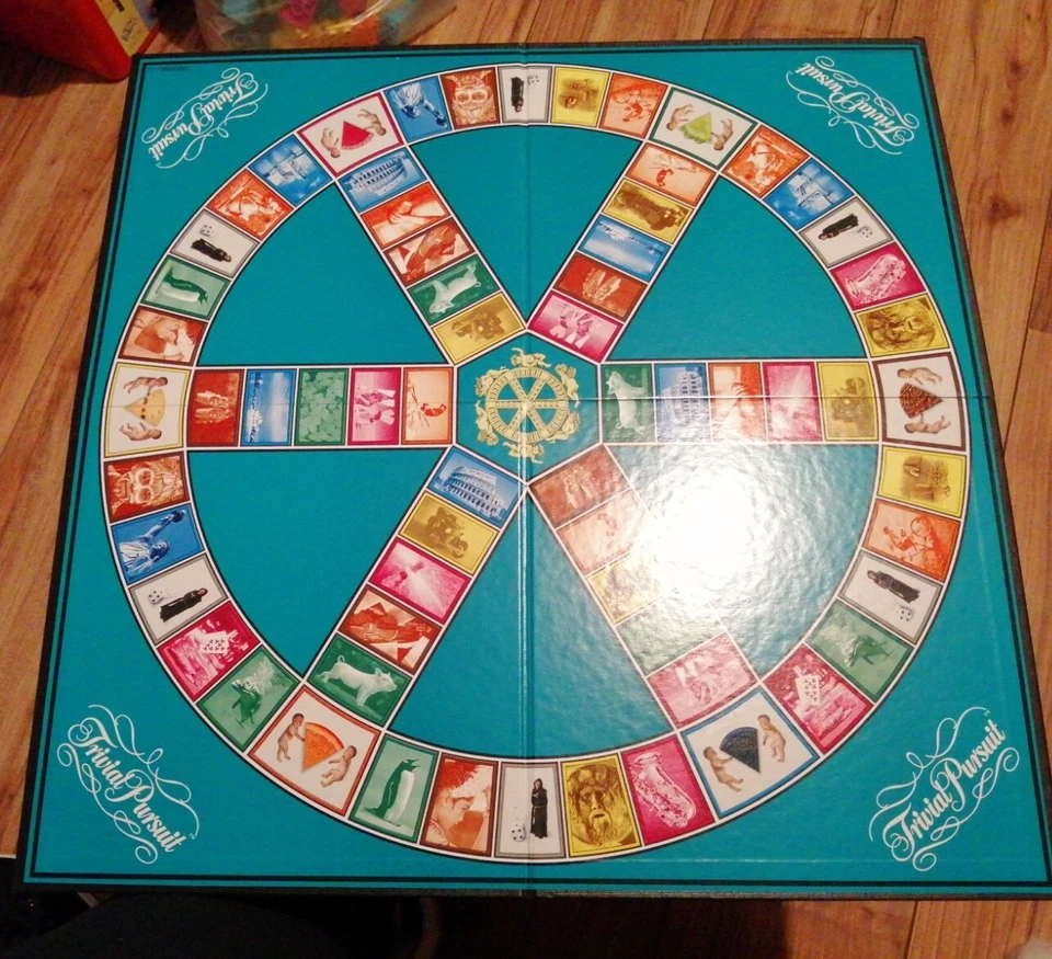 VINTAGE 1995 TRIVIAL PURSUIT FAMILY EDITION QUESTIONS FOR ADULTS & KIDS PARTY - Image 4 of 4