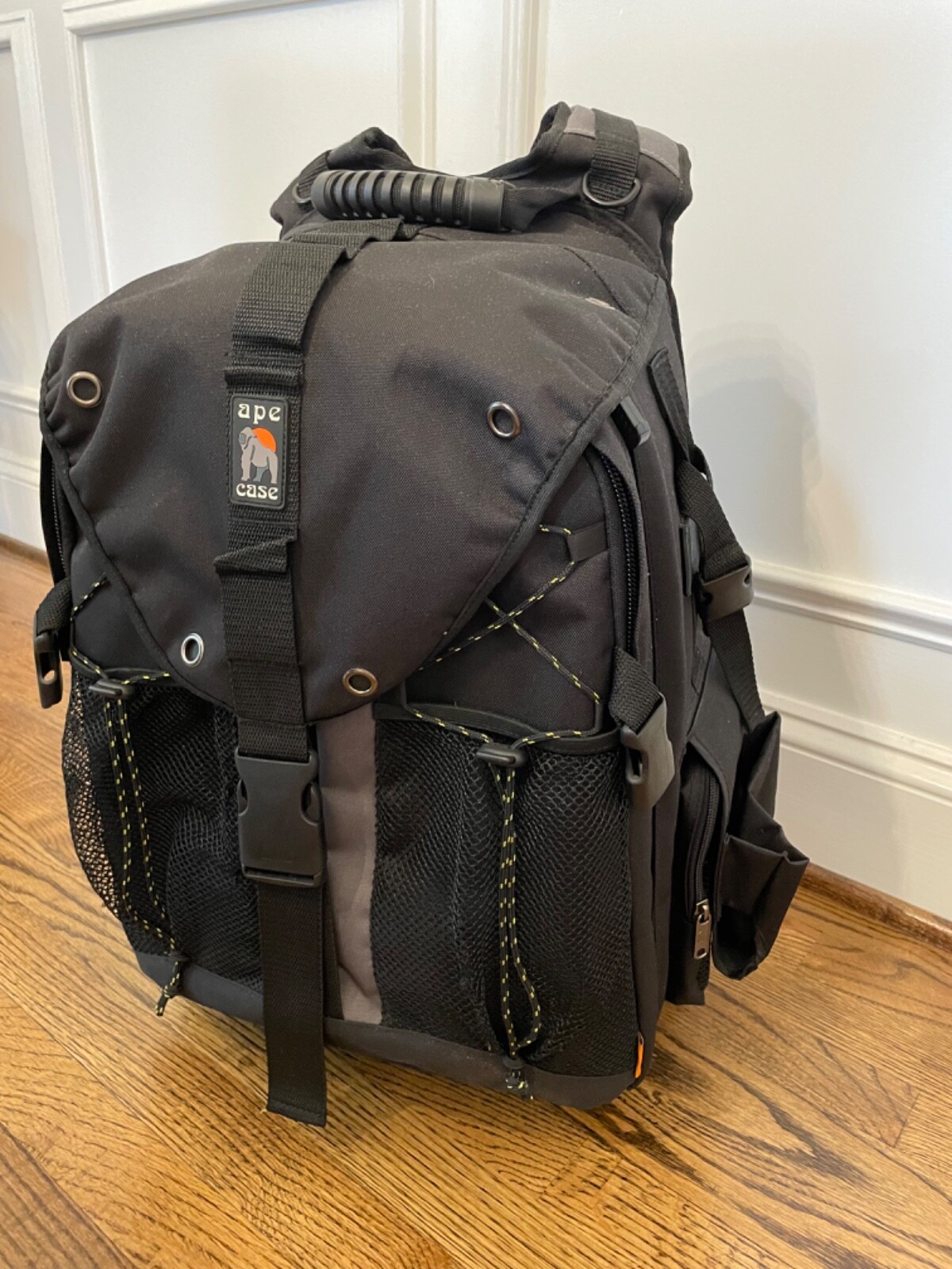 With Wheels, Rain Cover, Padded, Laptop Compartment
