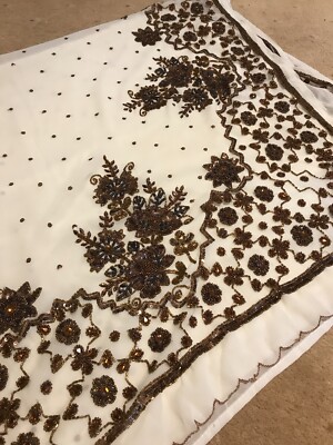 Weißer Sari/Sari mit antiker Kupfer Gold Perlen Stickerei & genähter Bluse
