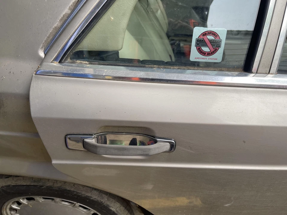 1981-1991 MERCEDES BENZ W126 REAR PASSENGER RIGHT DORR SILVER (702) Foto 2 de 4