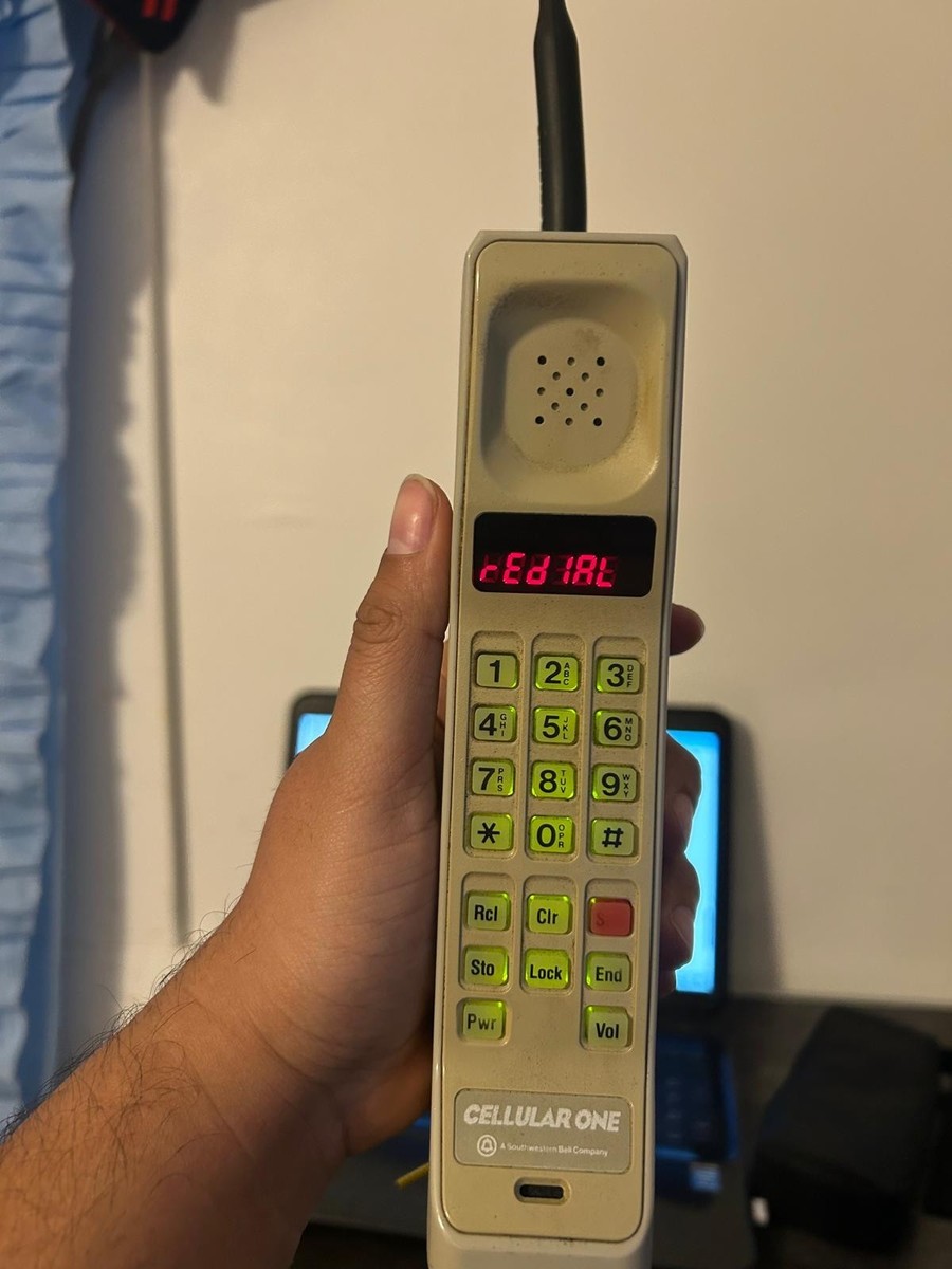 Motorola Dynatac 8000M Brick Phone From Series 1989, Cellular One