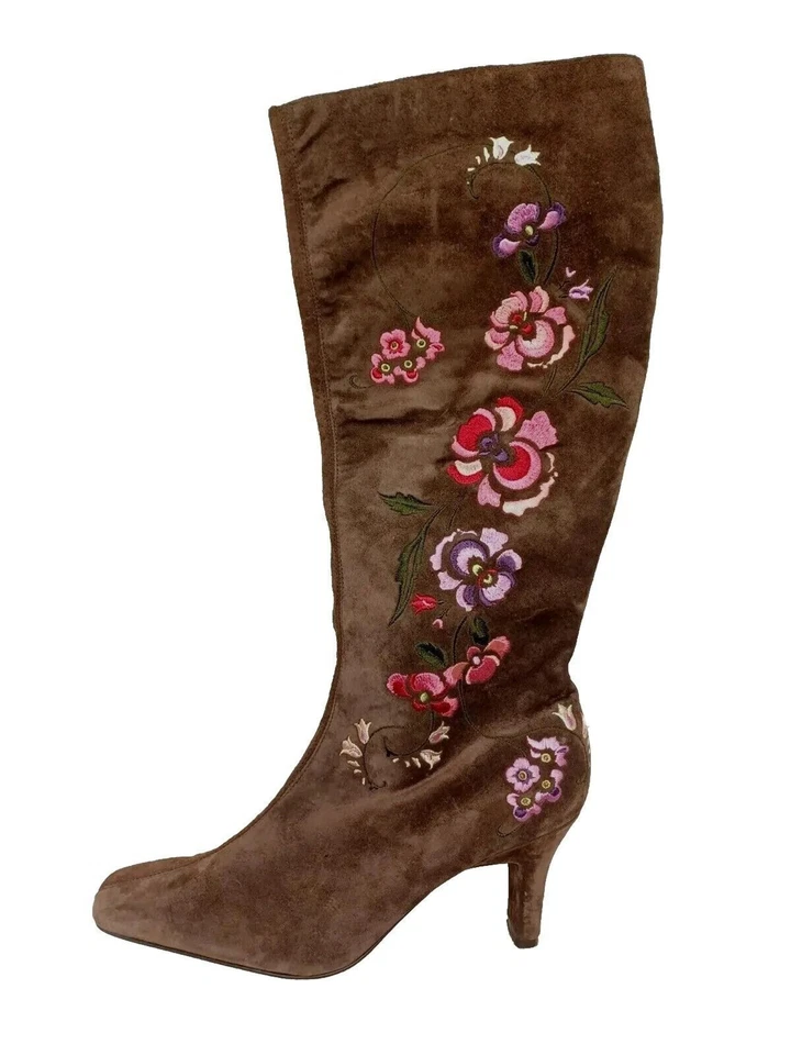 Botas de gamuza bordadas florales vintage Y2K Diane Von Furstenberg talla 6 1/2 M Foto 2 de 4