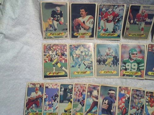 1983 TOPPS FOOTBALL STICKERS SET OF 33 +EXTRA,Macus Allen(R), W.Payton,J.Montana - Picture 2 of 3