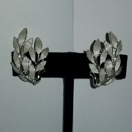Vintage Silver Tone Textured Leaves Clip On Earrings Unsigned - Picture 5 of 7
