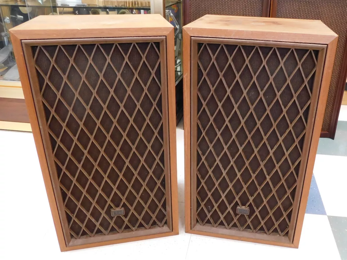 Vintage Radio Shack Realistic Nova 7B 3 Way Walnut Home Stereo