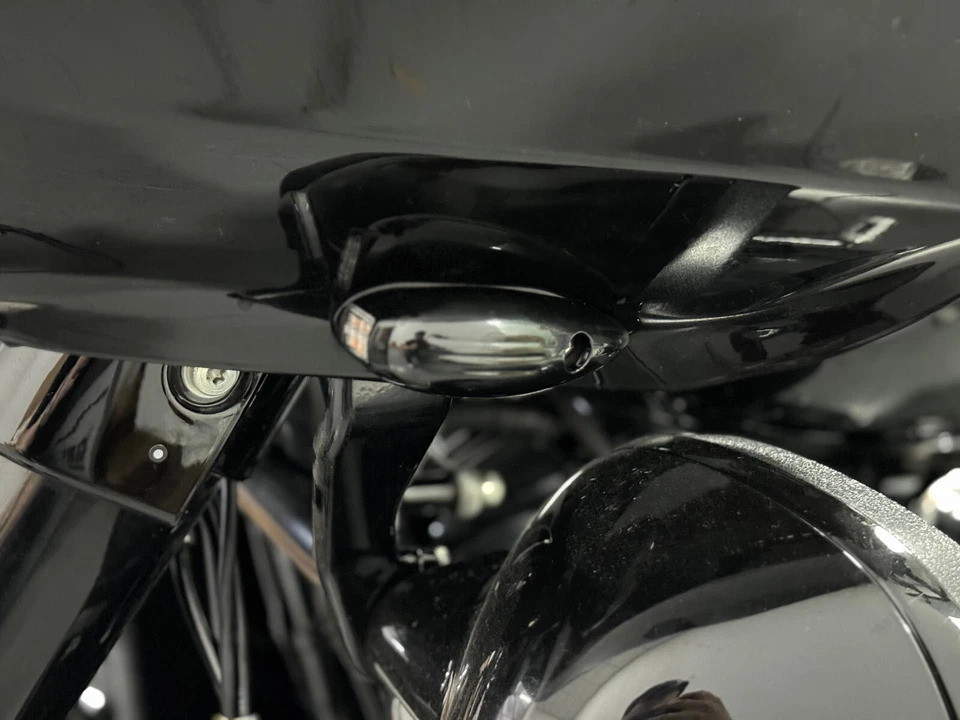 For CVO Road Glide Custom FLTRXSE 2018- UP Black Front LED Light Turn Signals — 第 3/4 张图片