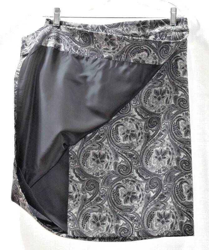 Talbots Skirt Size 6 Small Wool Blend Lined Black Paisley Print Pencil Wrap  - Image 4 of 4