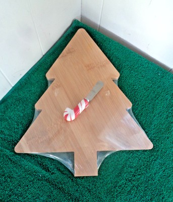 Christmas Tree Shaped Wood Cheese Serving Board w/Spreader Cutting Board
