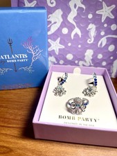 Bomb Party ATLANTIS OCTOPUS SET orecchini scintillanti mitici + anello 🐙 scatola RARA nuovi con etichette