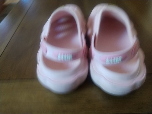 Hello kitty Sarno Clogs - Anti-Slip Slippers Sandals Size 7.5-8 - Picture 5 of 9