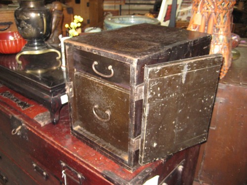 ANTIQUE JAPANESE EDO ERA c.1750 BLACK LACQUER 2 DRAWER TANSU CHEST - Picture 3 of 22