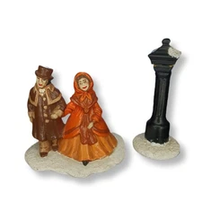 Vintage 1979 Byron Molds Christmas Village Ceramic Couple & Lamp Post READ
